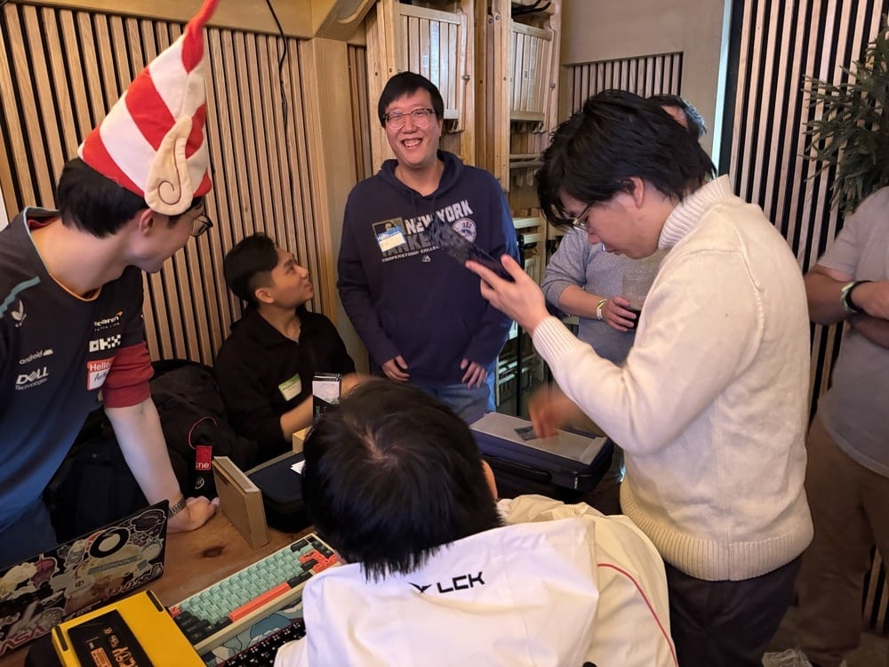 Image of a keyboard meetup